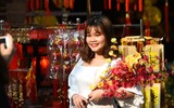 Hàng Mã ngập tràn không khí Tết, giới trẻ Hà thành đua nhau check in chụp ảnh 