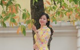 Phụ nữ Công an Thủ đô thướt tha với áo dài truyền thống