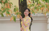 Phụ nữ Công an Thủ đô thướt tha với áo dài truyền thống