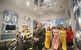 Phụ nữ Công an Thủ đô thướt tha với áo dài truyền thống
