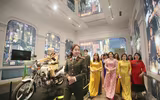 Phụ nữ Công an Thủ đô thướt tha với áo dài truyền thống