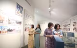 Phụ nữ Công an Thủ đô thướt tha với áo dài truyền thống