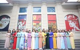 Phụ nữ Công an Thủ đô thướt tha với áo dài truyền thống