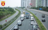 CSGT phân luồng, đẩy xe gặp sự cố trên cao tốc để tránh ùn tắc