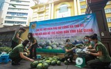 Phụ nữ Công an Thủ đô chung tay giúp bà con Bắc Giang tiêu thụ nông sản