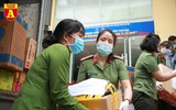 Phụ nữ Công an Thủ đô vào tâm dịch “chia lửa” cùng Bắc Giang 