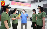 Phụ nữ Công an Thủ đô vào tâm dịch “chia lửa” cùng Bắc Giang 