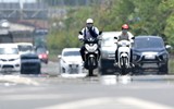 Hà Nội nắng nóng hơn 50 độ C, nền nhiệt ngoài trời như lò nung