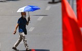 Hà Nội nắng nóng hơn 50 độ C, nền nhiệt ngoài trời như lò nung