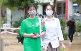 Thí sinh vui vẻ, thoải mái sau khi kết thúc ngày thi đầu tiên 