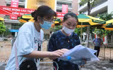 Thí sinh vui vẻ, thoải mái sau khi kết thúc ngày thi đầu tiên 