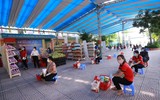 Siêu thị 0 đồng – Tình người nơi ngoại ô thành phố
