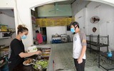 Người dân 'vùng xanh' tất bật chuẩn bị mở cửa hàng 
