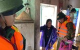 Công an các tỉnh miền Trung sát cánh cùng người dân trong mưa lũ