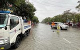 Công an các tỉnh miền Trung sát cánh cùng người dân trong mưa lũ