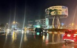 Công an các tỉnh miền Trung sát cánh cùng người dân trong mưa lũ