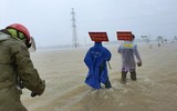 Công an các tỉnh miền Trung sát cánh cùng người dân trong mưa lũ
