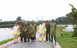 Công an các tỉnh miền Trung sát cánh cùng người dân trong mưa lũ