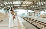 Bộ ảnh cưới đặc biệt tại tuyến đường sắt Cát Linh - Hà Đông trong những ngày vận hành 