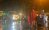Đường phố Hà Nội mênh mông biển nước khi nhìn từ trên cao sau cơn mưa lớn
