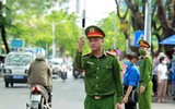 Công an Hà Nội đội nắng đảm bảo ANTT các điểm thi 