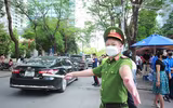 Công an Hà Nội đội nắng đảm bảo ANTT các điểm thi 