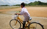 Công an Hà Nội tặng xe đạp, quà đến các em học sinh nghèo ở tỉnh Thái Nguyên