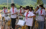 Công an Hà Nội tặng xe đạp, quà đến các em học sinh nghèo ở tỉnh Thái Nguyên