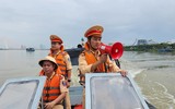 Lực lượng Công an giúp người dân miền Trung ứng phó với bão Noru
