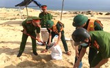 Lực lượng Công an giúp người dân miền Trung ứng phó với bão Noru