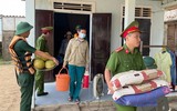 Lực lượng Công an giúp người dân miền Trung ứng phó với bão Noru