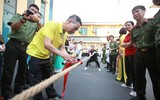 Hào hứng, sôi nổi hội thi kéo co tại Công an Hà Nội
