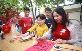 Học sinh Hà Nội hào hứng trải nghiệm Tết xưa
