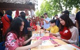Học sinh Hà Nội hào hứng trải nghiệm Tết xưa
