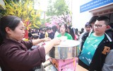 Học sinh Hà Nội hào hứng trải nghiệm Tết xưa