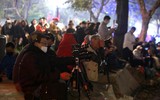 Ngắm pháo hoa tuyệt đẹp trên bầu trời Hà Nội đêm Giao thừa 