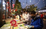 Phố sách xuân Quý Mão rộn ràng ngày mùng 1 Tết