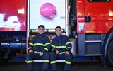 Ấn tượng với những hình ảnh đẹp của Cảnh sát phòng cháy trong đêm giao thừa 