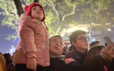 Ngắm pháo hoa tuyệt đẹp trên bầu trời Hà Nội đêm Giao thừa 
