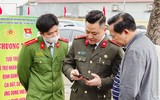 Công an Hà Nội hướng dẫn người dân, cài đặt VNeID tại lễ hội