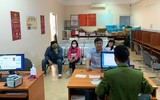 Công an Hà Nội hướng dẫn người dân, cài đặt VNeID tại lễ hội