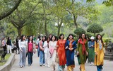 Nữ chiến sỹ Công an Hà Nội duyên dáng, khoe sắc trong tà áo dài truyền thống
