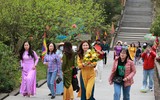 Nữ chiến sỹ Công an Hà Nội duyên dáng, khoe sắc trong tà áo dài truyền thống