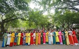 Nữ chiến sỹ Công an Hà Nội duyên dáng, khoe sắc trong tà áo dài truyền thống