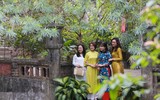 Nữ chiến sỹ Công an Hà Nội duyên dáng, khoe sắc trong tà áo dài truyền thống