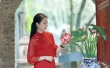 Nữ chiến sỹ Công an Hà Nội duyên dáng, khoe sắc trong tà áo dài truyền thống