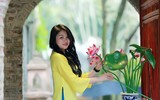 Nữ chiến sỹ Công an Hà Nội duyên dáng, khoe sắc trong tà áo dài truyền thống