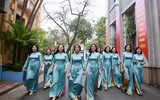 Phụ nữ Công an Thủ đô thướt tha áo dài mừng Ngày Quốc tế Phụ nữ 