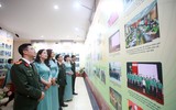 Phụ nữ Công an Thủ đô thướt tha áo dài mừng Ngày Quốc tế Phụ nữ 