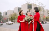 Phụ nữ Công an Thủ đô thướt tha áo dài mừng Ngày Quốc tế Phụ nữ 
